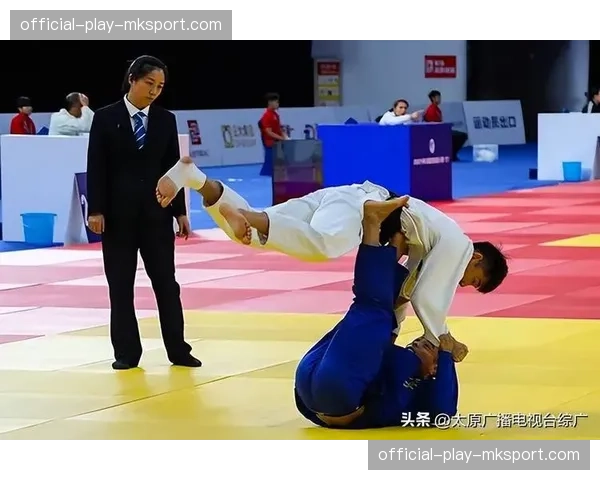 花絮：裁判视频回放系统（VAR）在柔道赛场引发现场观众热烈讨论